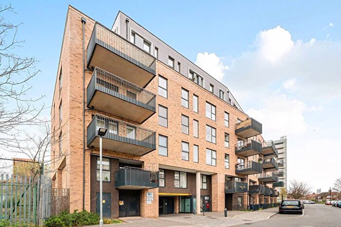 1 Bedroom Flat For Sale In Granta Court, East Acton, London, W3