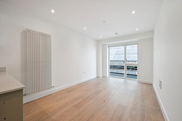 1 Bedroom Flat To Rent In Halcyon House, Eden Place, E16