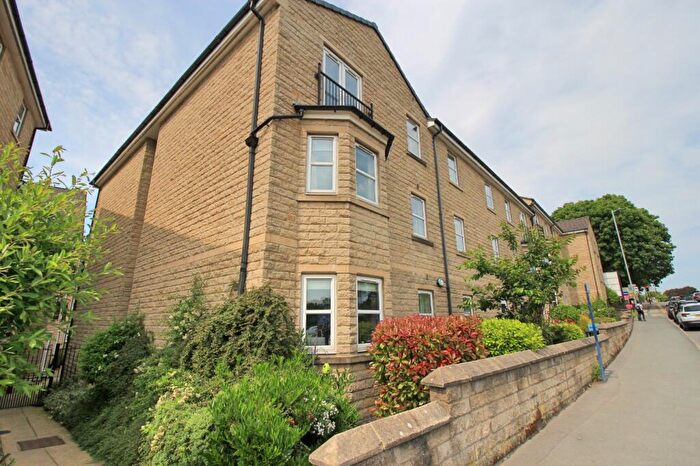 2 Bedroom Flat For Sale In Sycamore Avenue, Bingley, West Yorkshire, BD16