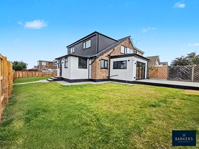 4 Bedroom Semi-Detached House For Sale In Moorside Avenue, Drighlington, BD11
