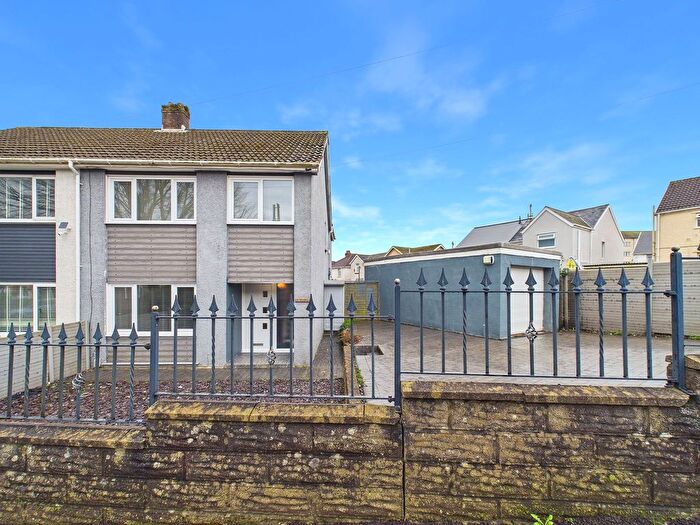 3 Bedroom Semi Detached House For Sale In St. Johns Road, Manselton, SA5