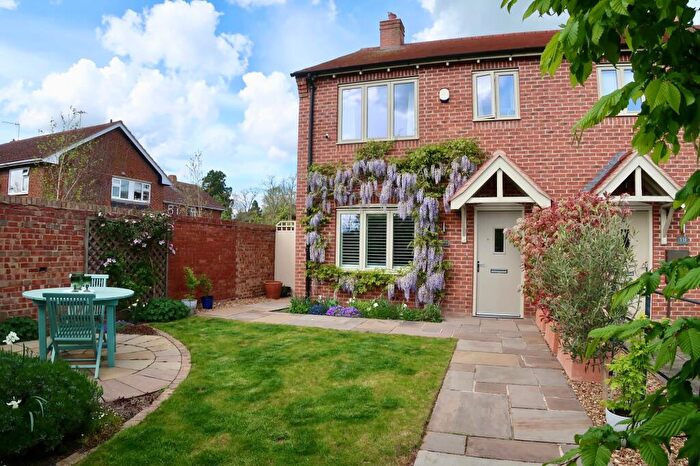 3 Bedroom Semi-Detached House For Sale In Wasperton Lane, Barford, CV35