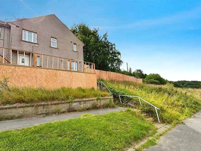 3 Bedroom End Terrace House To Rent In West Royd Drive, Shipley, BD18