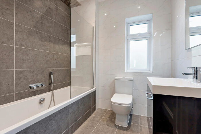 5 Bedroom House To Rent In North Chingford, E4