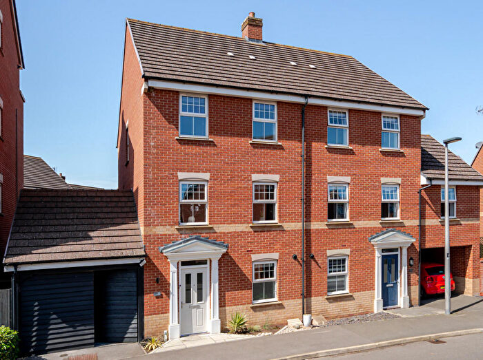 4 Bedroom Semi-Detached House For Sale In Summerlin Drive, Woburn Sands, Milton Keynes, MK17