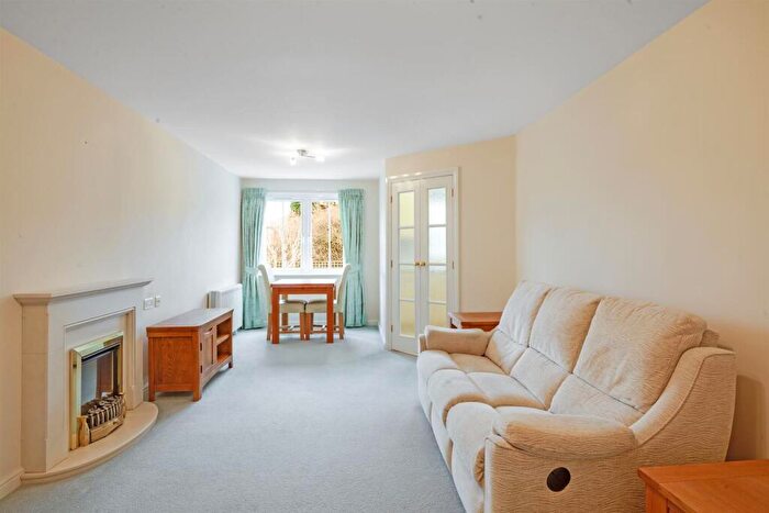 1 Bedroom Apartment For Sale In Sanders Court, Junction Road, Warley, Brentwood, CM14