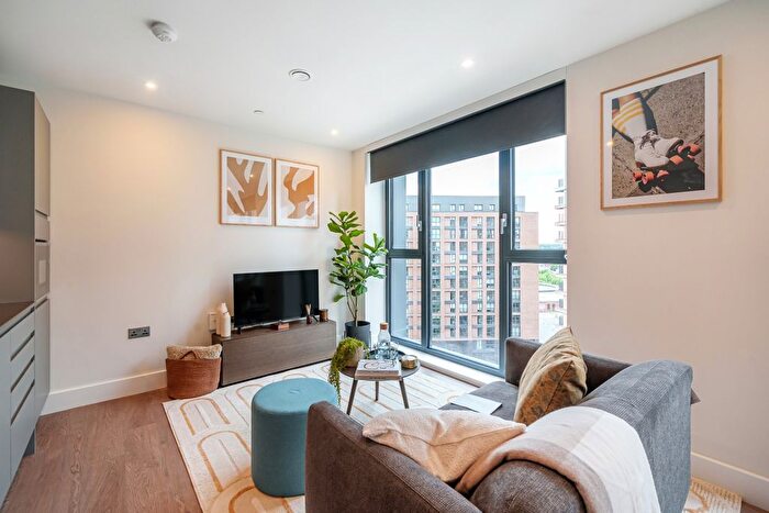 2 Bedroom Flat To Rent In Whitehall, Leeds, LS12