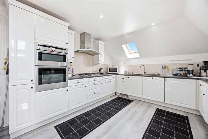 2 Bedroom Flat For Sale In Fairfield Road, Uxbridge, UB8