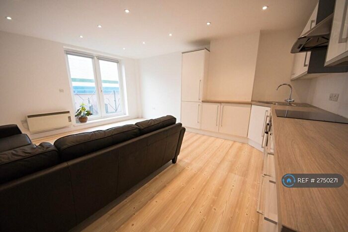 2 Bedroom Flat To Rent In Mowlem Street, London, E2