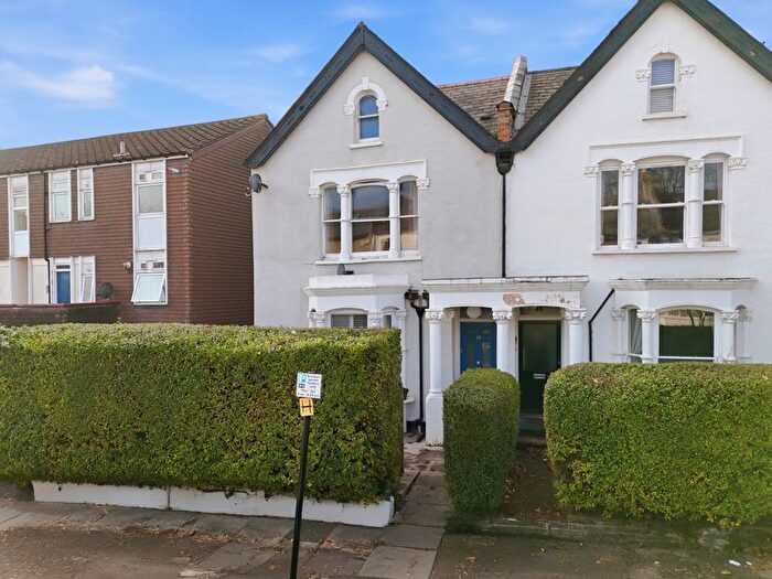 3 Bedroom Flat For Sale In Langham Road, London, N15