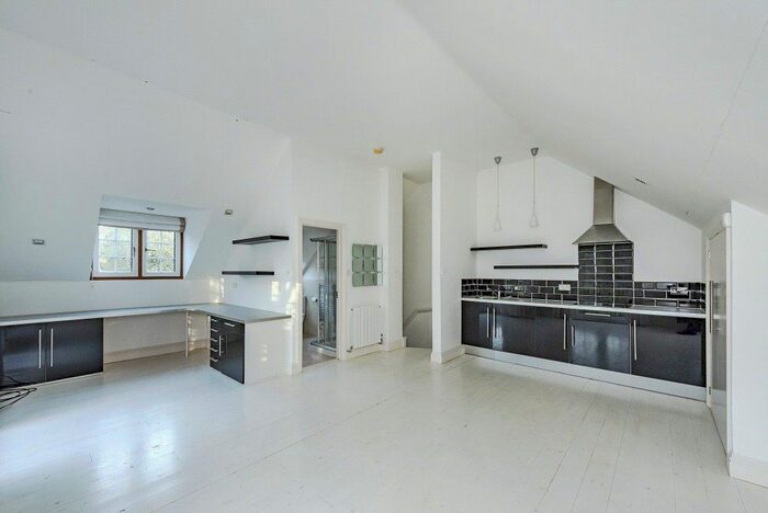 Maisonette To Rent In Penington Road, Beaconsfield, Buckinghamshire, HP9