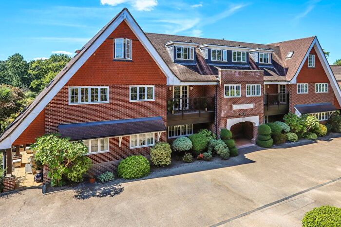 2 Bedroom Flat For Sale In Waverley Lane, Waverley Heights, GU9