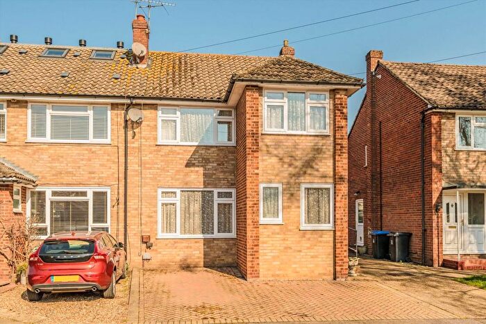 3 Bedroom Property For Sale In Fullerton Drive, West Byfleet, KT14