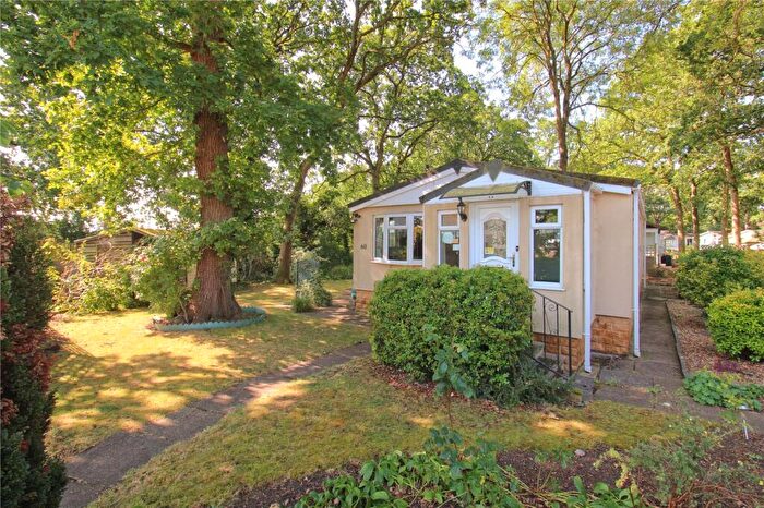 2 Bedroom Park Home For Sale In Trowbridge Lodge Park, Trowbridge, BA14