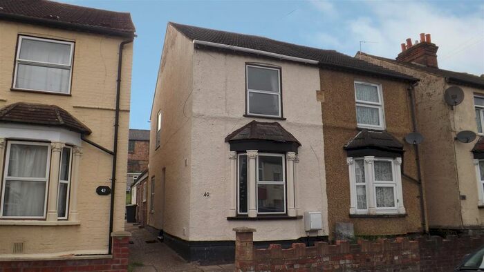 4 Bedroom Semi-Detached House To Rent In Lindsay Avenue, High Wycombe, HP12