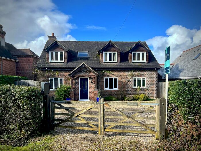 5 Bedroom Detached House To Rent In Forest Road, Nomansland, Salisbury, SP5