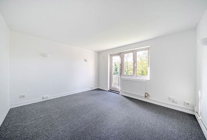 2 Bedroom Flat For Sale In Godstone Mount, Downs Court Road, Purley, CR8