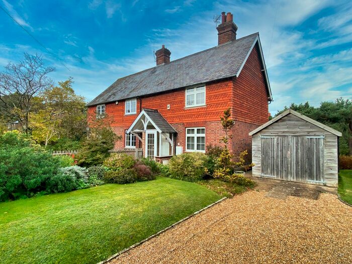 2 Bedroom Semi-Detached House To Rent In Ringles Cross, Uckfield, TN22