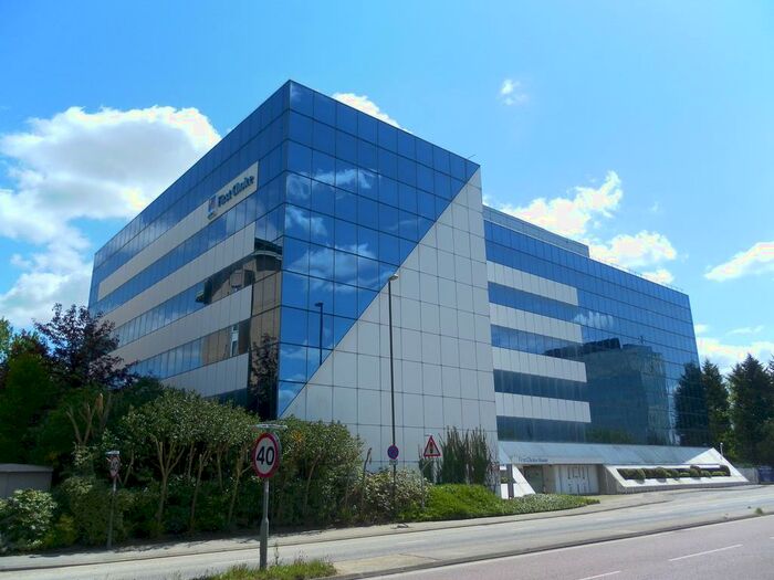 2 Bedroom Flat To Rent In London Road, Lowfield Heath, RH10