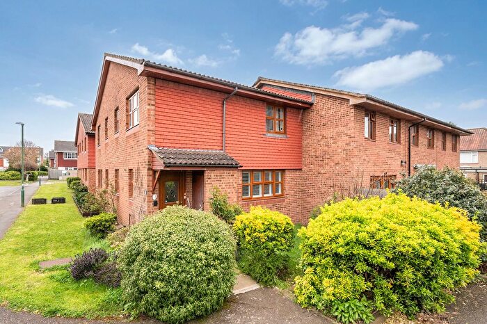 2 Bedroom End Of Terrace House For Sale In Trent Way, Worcester Park, KT4