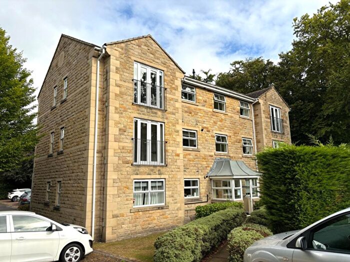 2 Bedroom Flat For Sale In Fearnley Croft, Gomersal, Cleckheaton, BD19