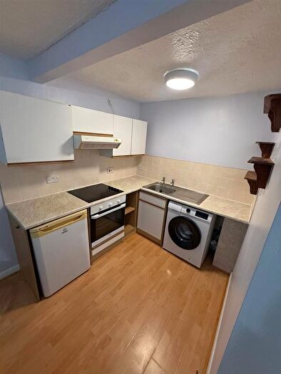 2 Bedroom Flat To Rent In Peel Street, Spring Bank, Hull, HU3