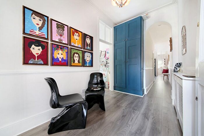 3 Bedroom Flat To Rent In Sheengate Mansions, Upper Richmond Road West, SW14