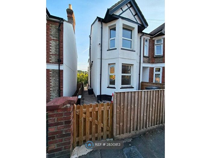 1 Bedroom Property To Rent In West Wycombe Road, High Wycombe, HP12