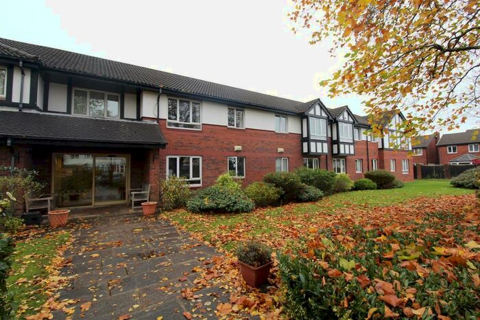 2 Bedroom Flat To Rent In Kingsbury Avenue, Bolton, BL1
