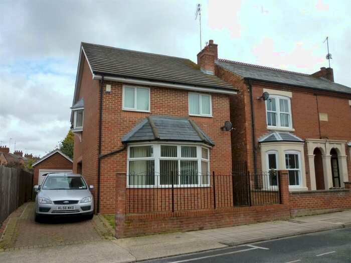 3 Bedroom Detached House To Rent In Queen Anne Street, New Bradwell, Milton Keynes, MK13
