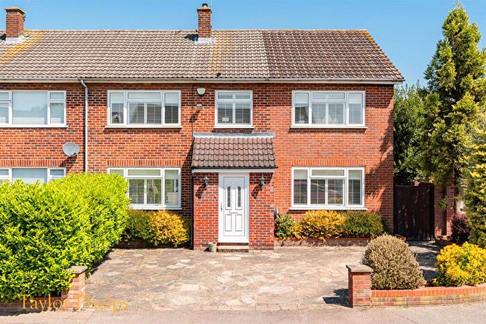 5 Bedroom Semi-Detached House For Sale In Heath Drive, Ware, SG12
