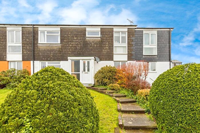 4 Bedroom Semi Detached House For Sale In Darleydale, Crawley, West Sussex, RH11