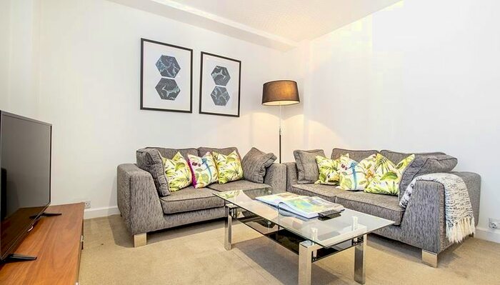 1 Bedroom Flat To Rent In Hill Street, London, Greater London, W1J