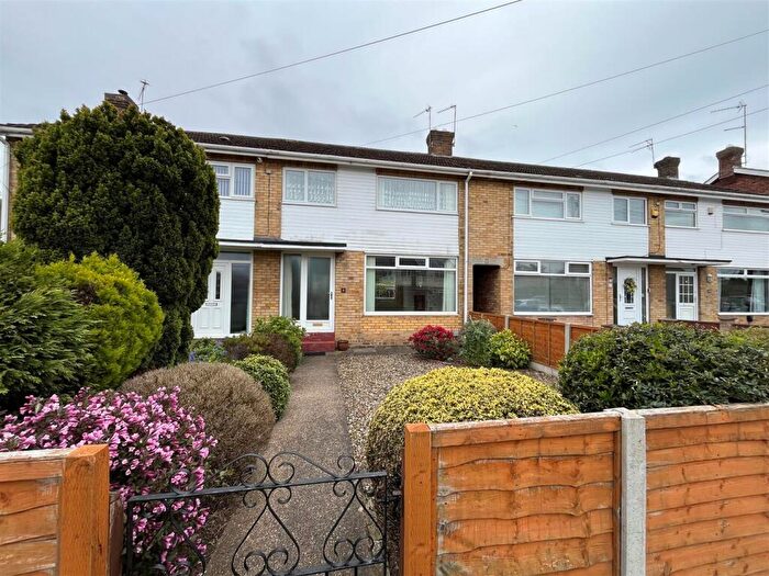3 Bedroom Terraced House For Sale In Overton Avenue, Willerby, Hull, HU10
