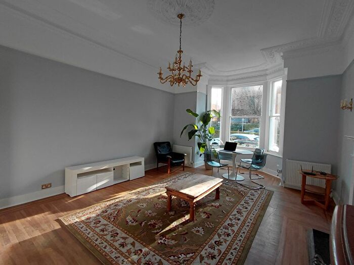 2 Bedroom Flat To Rent In Woodside Park Road, Woodside Park, N12