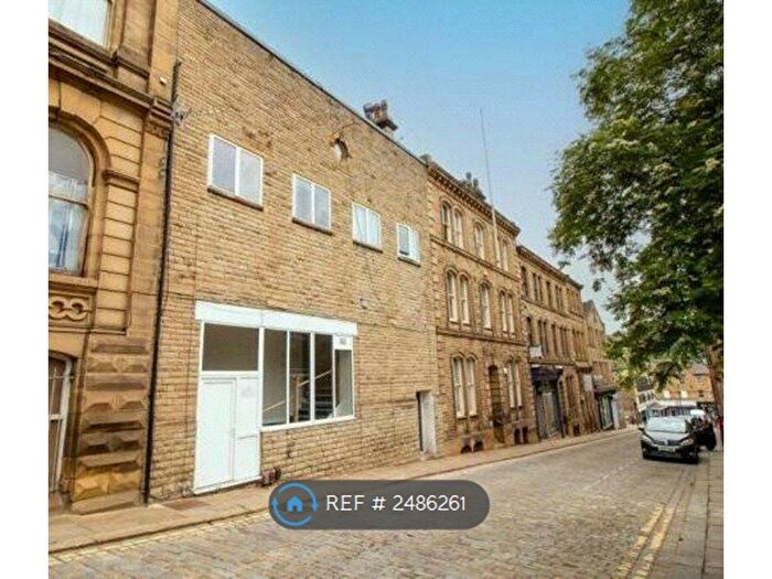 1 Bedroom Flat To Rent In Bond Street, Dewsbury, WF13