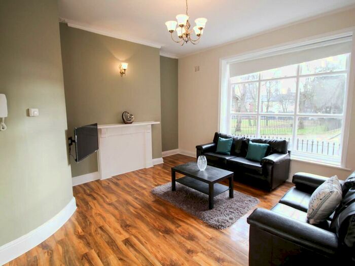 3 Bedroom Apartment To Rent In Apt, Queen Square #, LS2