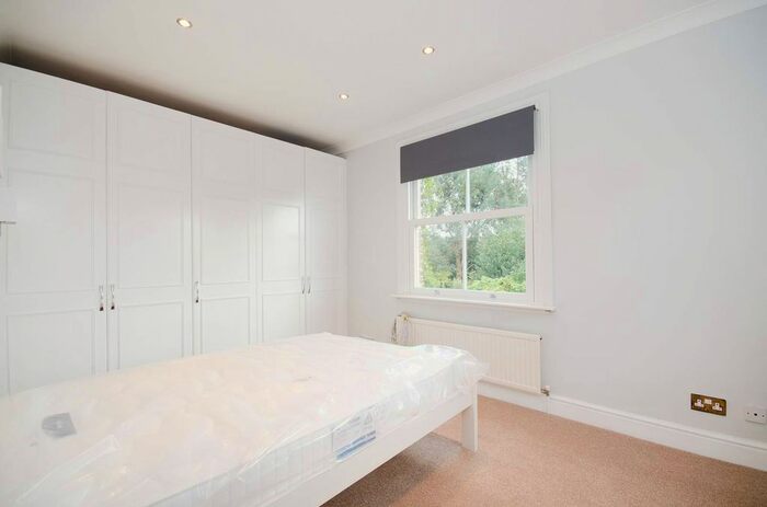 2 Bedroom Flat For Sale In Woodville Road, Ealing Broadway, London, W5