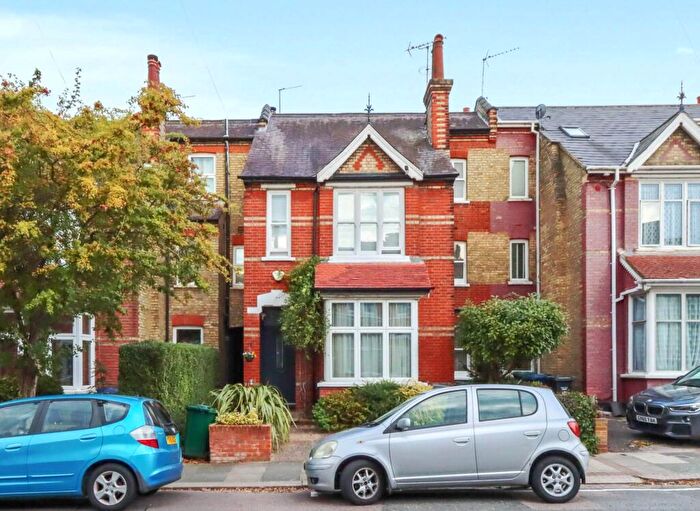 4 Bedroom House For Sale In Ramsden Road, London, N11
