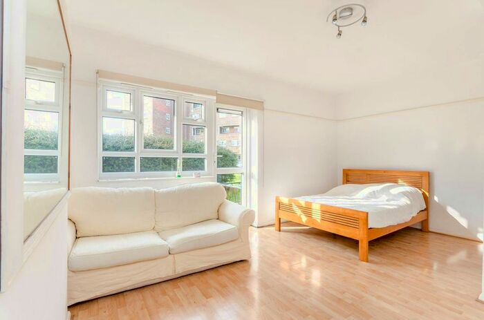 Studio To Rent In Horne Way, West Putney, London, SW15