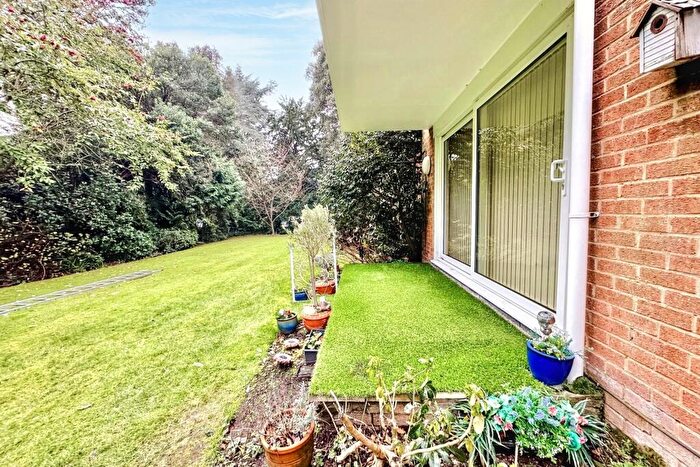 2 Bedroom Flat For Sale In Canford Cliffs, BH13