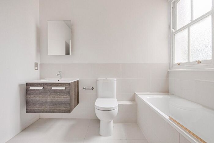 5 Bedroom Terraced House To Rent In Wakehurst Road, Between The Commons, SW11