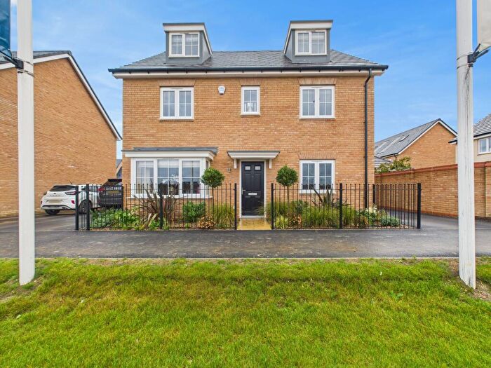 5 Bedroom Detached House For Sale In Seaborough Drive, Great Haddon, PE7