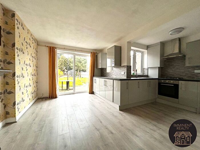 3 Bedroom Semi-detached House To Rent In Kingsway Road, Willenhall, WV10