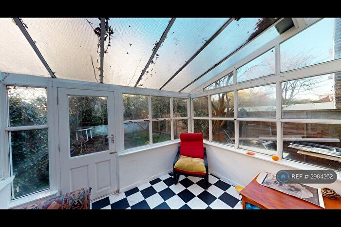 5 Bedroom Semi-Detached House To Rent In Halsmere Road, London, SE5
