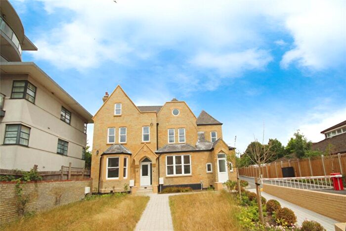 4 Bedroom Semi-Detached House To Rent In High Road, Chadwell Heath, RM6