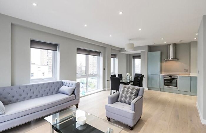 3 Bedroom Flat To Rent In Bromyard Avenue, Acton, London, W3