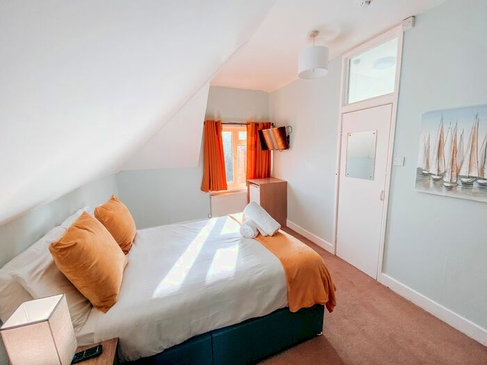 Studio To Rent In Gardens View, Bournemouth, BH1