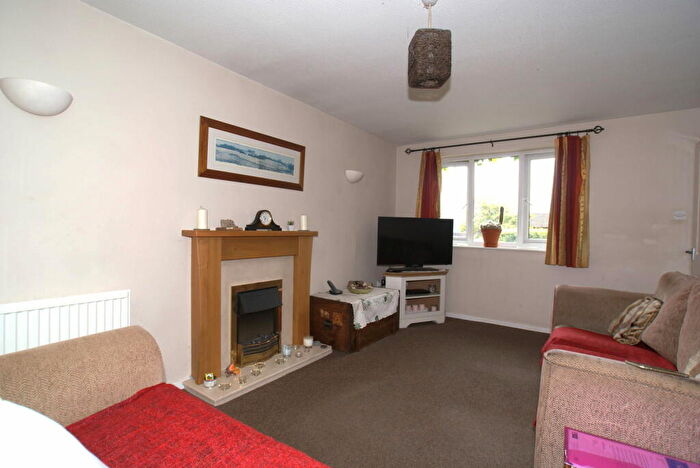 3 Bedroom Link Detached House For Sale In Porteous Close, Two Dales. Matlock, DE4