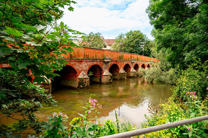 2 Bedroom Apartment To Rent In The Oakgate, KT22